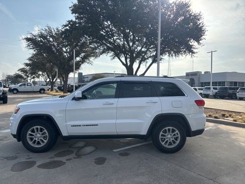 Used 2019 Jeep Grand Cherokee Laredo image 7