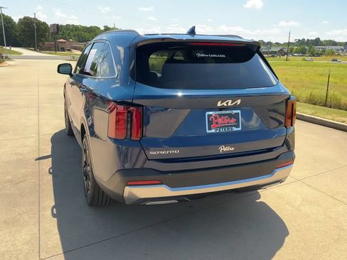 Used 2025 Kia Sorento EX w/ Panoramic Sunroof Package FWD image 6