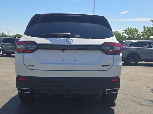 Used 2025 Honda Pilot Sport image 6