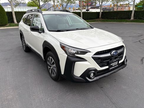 Used 2023 Subaru Outback Premium AWD/4WD image 5