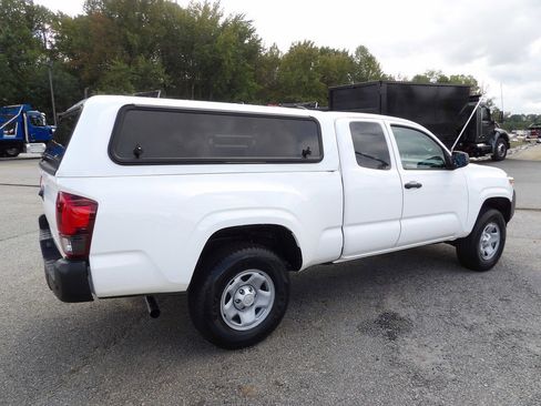 Used 2022 Toyota Tacoma SR RWD image 8
