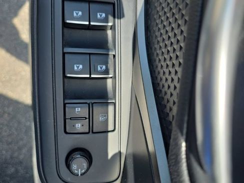 Used 2018 Toyota C-HR XLE FWD image 13