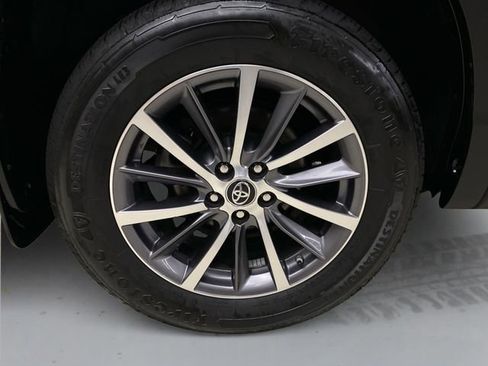 Used 2018 Toyota Highlander XLE image 17