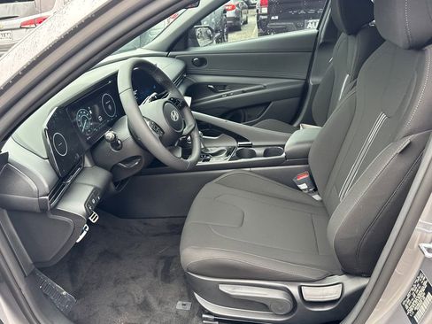 New 2025 Hyundai Elantra SEL image 9