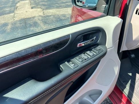 Used 2015 Chrysler Town & Country Touring w/ Driver Convenience Group FWD image 30