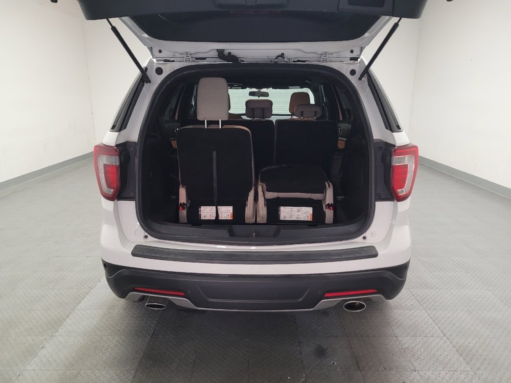 Used 2018 Ford Explorer XLT FWD image 29