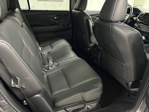 Used 2021 Honda Pilot Touring image 14
