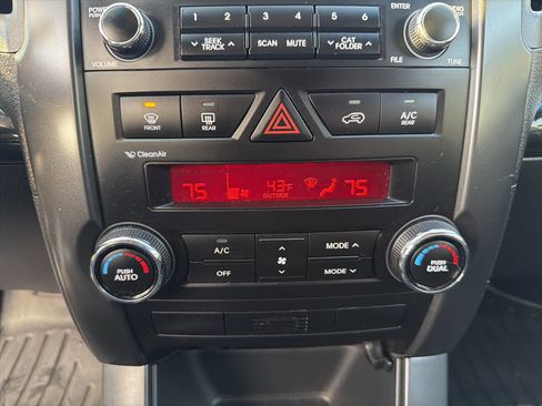 Used 2011 Kia Sorento EX image 26