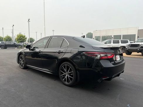 Used 2024 Toyota Camry SE w/ Cold Weather Package FWD image 5