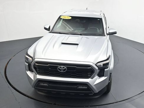 Used 2024 Toyota Tacoma TRD Sport w/ TRD Sport Upgrade Package AWD/4WD image 25