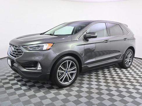 Used 2019 Ford Edge Titanium w/ Equipment Group 301A AWD/4WD image 2