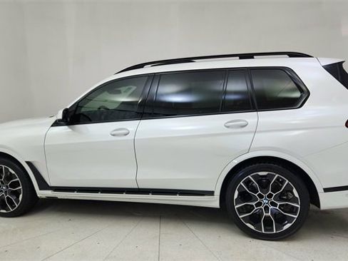 Used 2025 BMW X7 xDrive40i w/ M Sport Package image 4