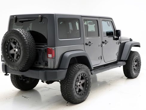 Used 2017 Jeep Wrangler Unlimited Rubicon w/ Dual Top Group AWD/4WD image 9