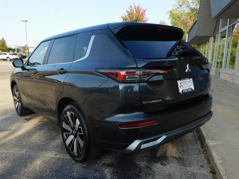 New 2025 Mitsubishi Outlander SE image 3