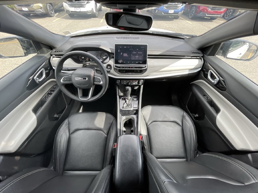 Used 2025 Jeep Compass Limited AWD/4WD image 27