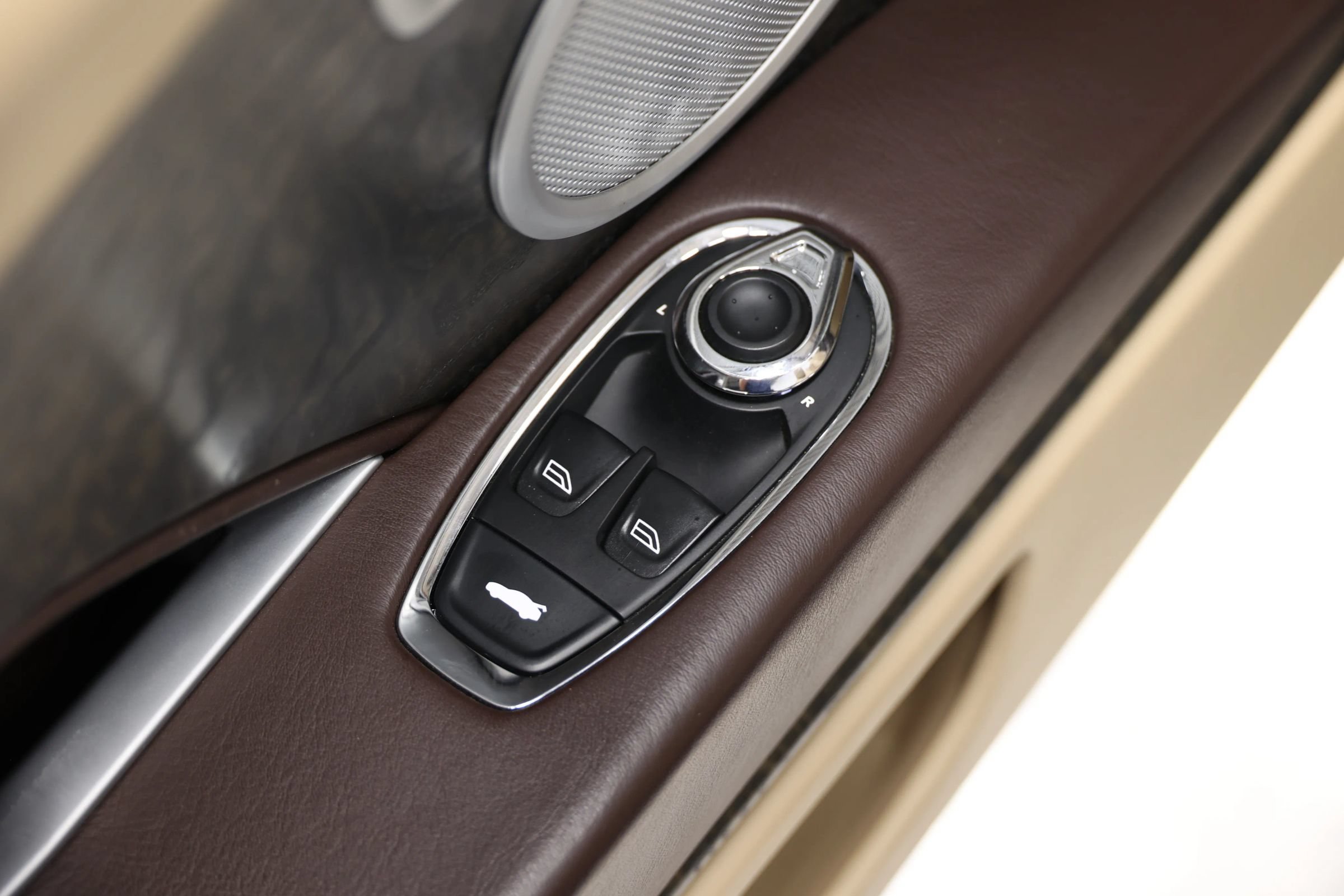 Used 2019 Aston Martin DB11 Volante RWD image 14
