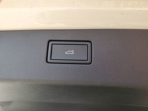 New 2026 Volkswagen Tiguan SE R-Line image 9