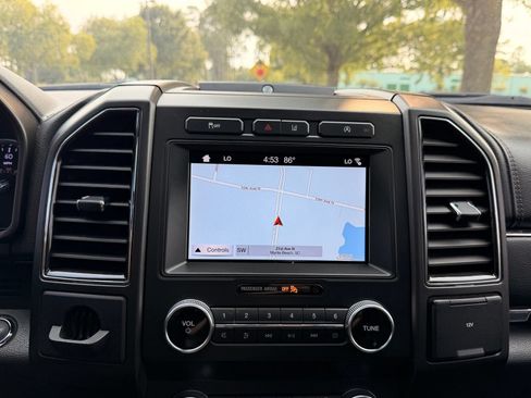 Used 2019 Ford Expedition Limited w/ Equipment Group 301A RWD image 4