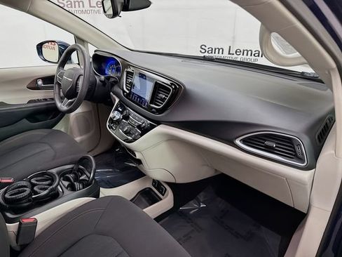 Used 2018 Chrysler Pacifica Touring Plus w/ Tire & Wheel Group FWD image 29