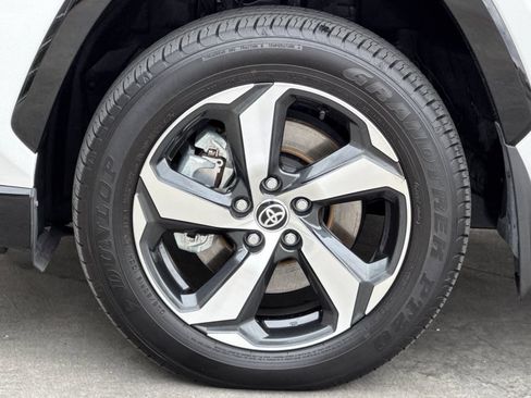 Used 2024 Toyota RAV4 SE w/ Weather & Moonroof Package AWD/4WD image 33