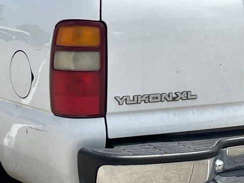 Used 2003 GMC Yukon XL SLT w/ 1SD Preferred Equipment Group RWD image 6