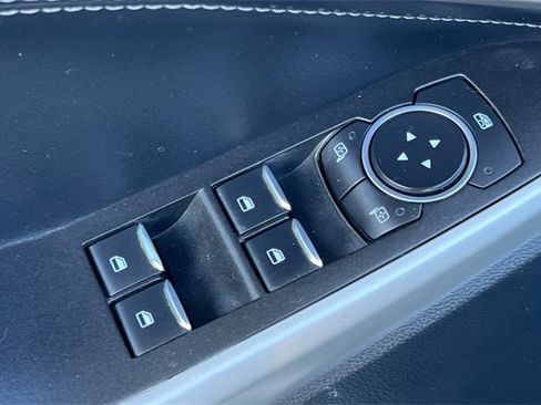 Used 2022 Ford Explorer XLT w/ Equipment Group 202A image 12