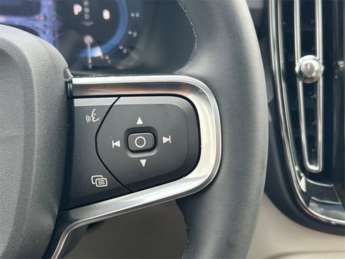 Used 2025 Volvo XC40 B5 Ultra w/ Protection Package image 33