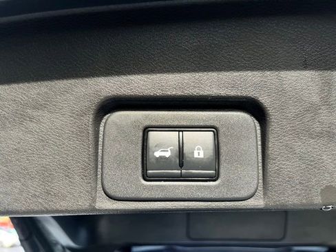 Used 2024 Nissan Rogue SV image 24