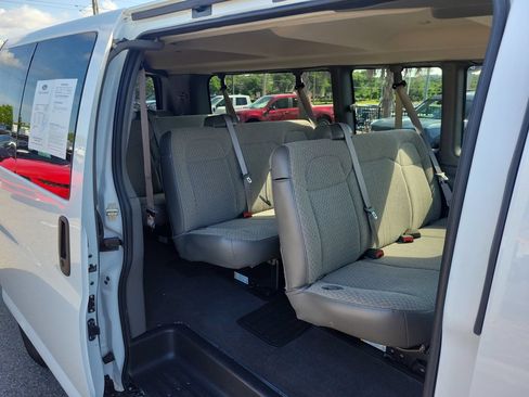 Used 2025 GMC Savana 3500 LT w/ LT Preferred Equipment Group RWD image 10
