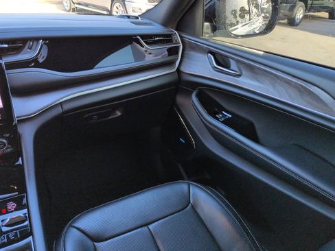 Certified 2022 Jeep Grand Cherokee Overland image 16