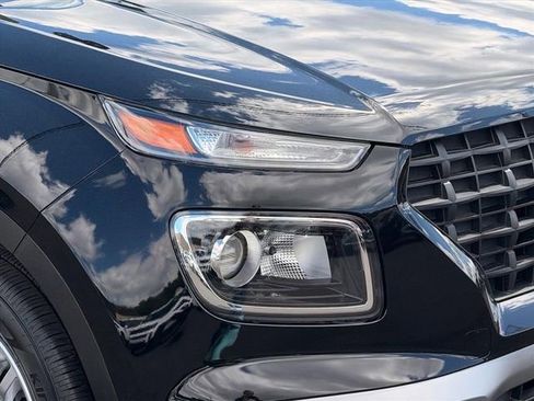 New 2026 Hyundai Venue SE FWD image 6