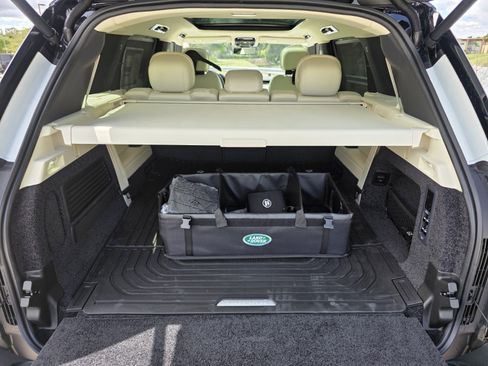 New 2026 Land Rover Range Rover Long Wheelbase SE image 14