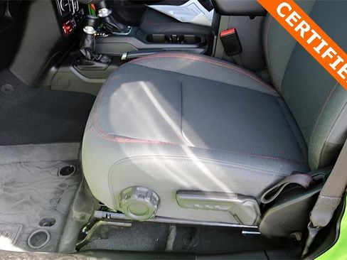 Used 2025 Jeep Wrangler Unlimited Rubicon image 12