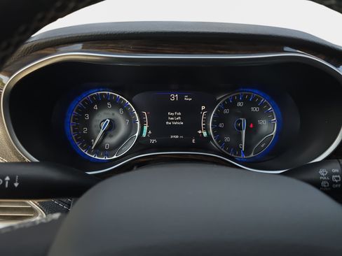 Used 2024 Chrysler Pacifica Limited w/ Trailer Tow Group FWD image 17