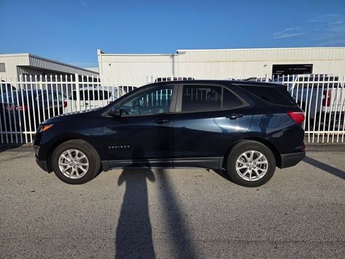 Used 2021 Chevrolet Equinox LS w/ LS Convenience Package FWD image 2