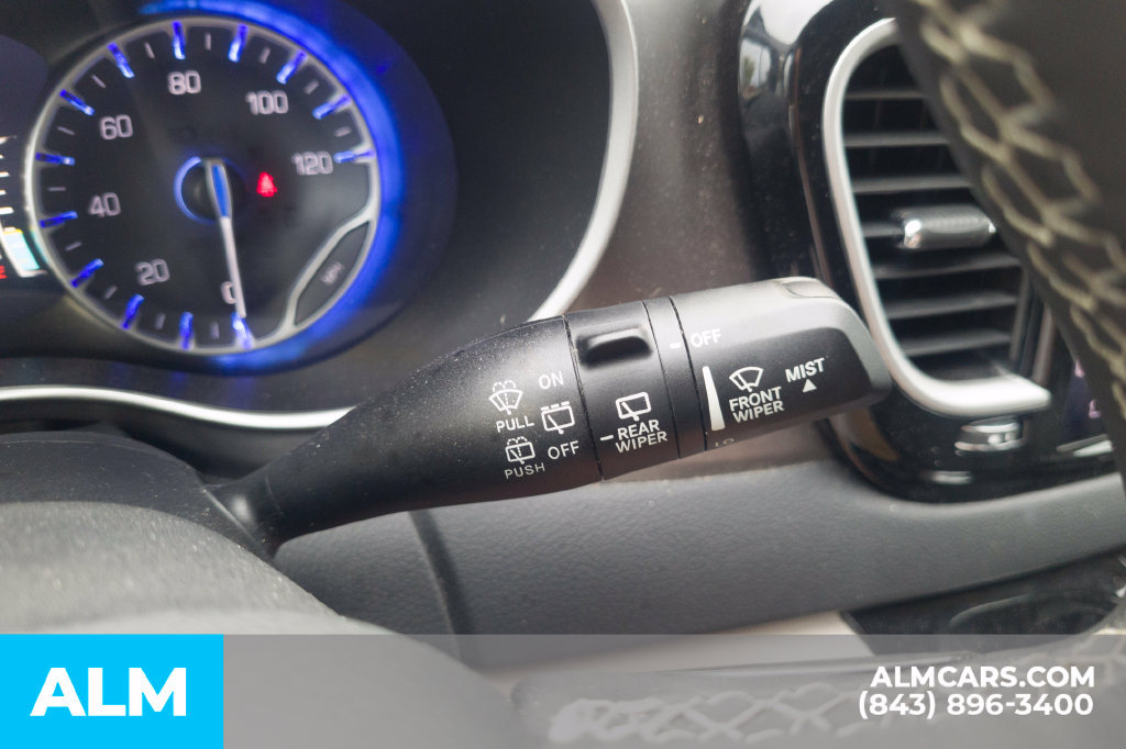 Used 2024 Chrysler Pacifica Touring-L FWD image 32