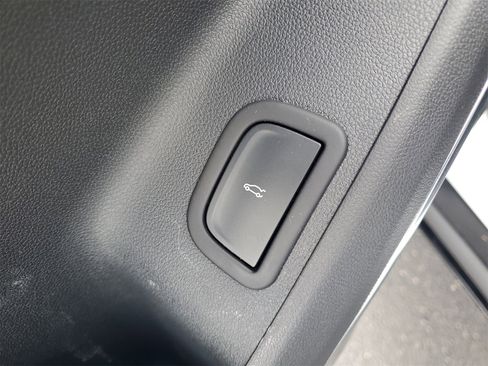 Used 2025 Chevrolet Traverse RS w/ LPO, Floor Liner Package image 18