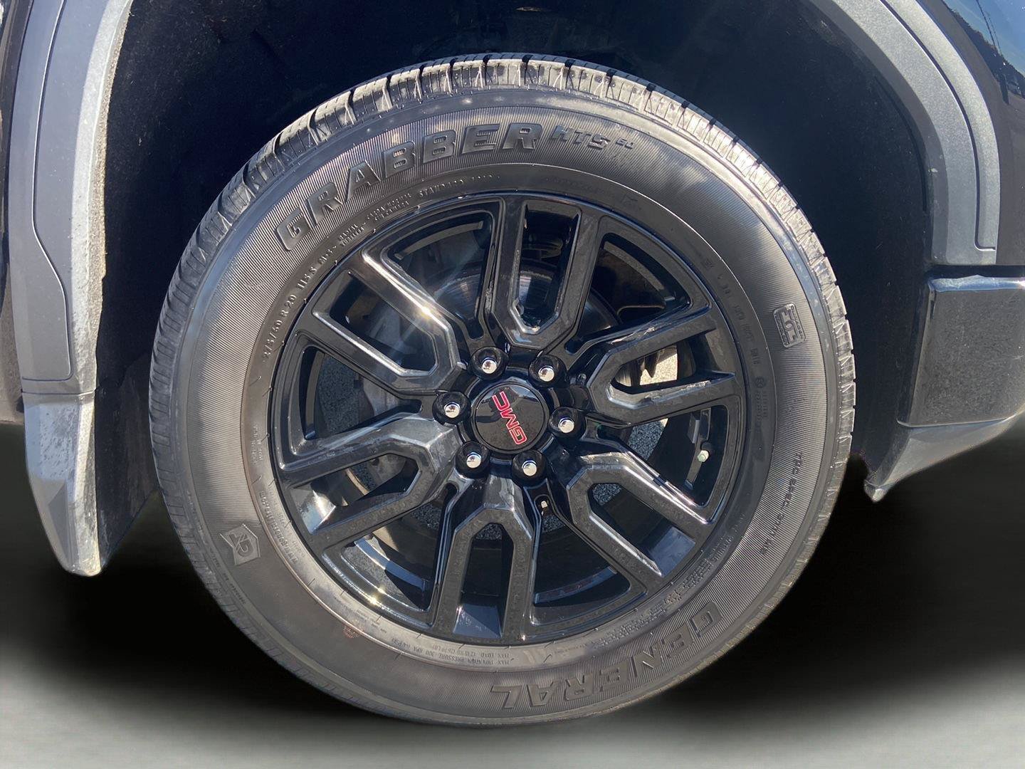 Used 2019 GMC Sierra 1500 Elevation w/ Elevation Convenience Package AWD/4WD image 9