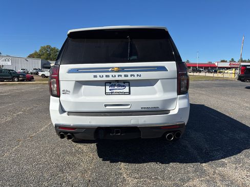 Used 2022 Chevrolet Suburban Premier image 4