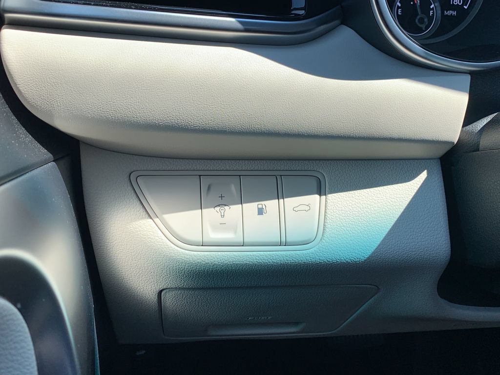 Certified 2026 Genesis G70 2.5T RWD image 28