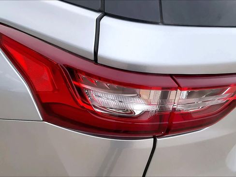 Used 2021 Chevrolet Traverse High Country image 29