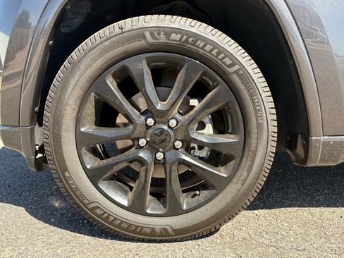 Used 2020 Jeep Grand Cherokee Altitude RWD image 9