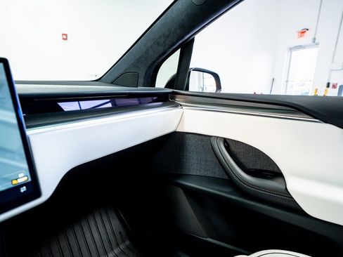 Used 2022 Tesla Model X Plaid image 47