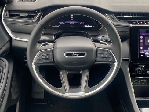 New 2025 Jeep Grand Cherokee L Laredo image 38