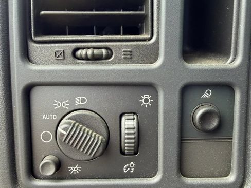 Used 2006 Chevrolet Silverado 1500 W/T RWD image 18