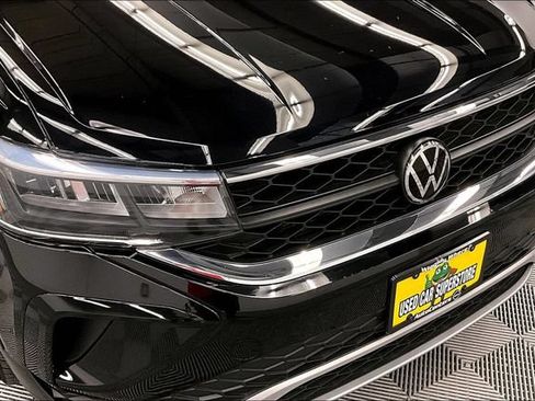 Used 2023 Volkswagen Taos SE w/ Panoramic Sunroof Package FWD image 34