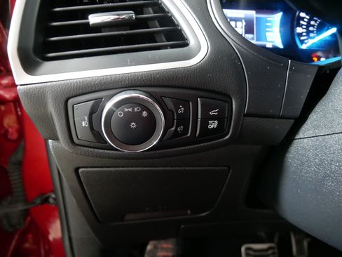 Used 2024 Ford Edge ST-Line w/ Class II Trailer Tow Package AWD/4WD image 26