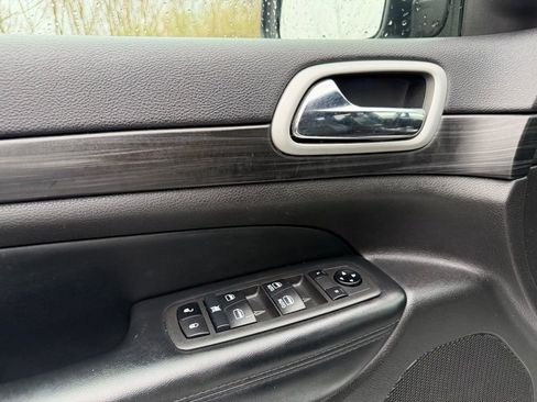 Used 2021 Jeep Grand Cherokee Laredo X image 18