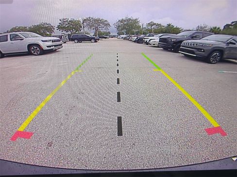 Used 2023 Jeep Grand Cherokee Laredo image 24