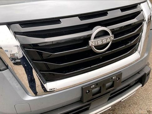 Used 2024 Nissan Pathfinder Platinum image 5